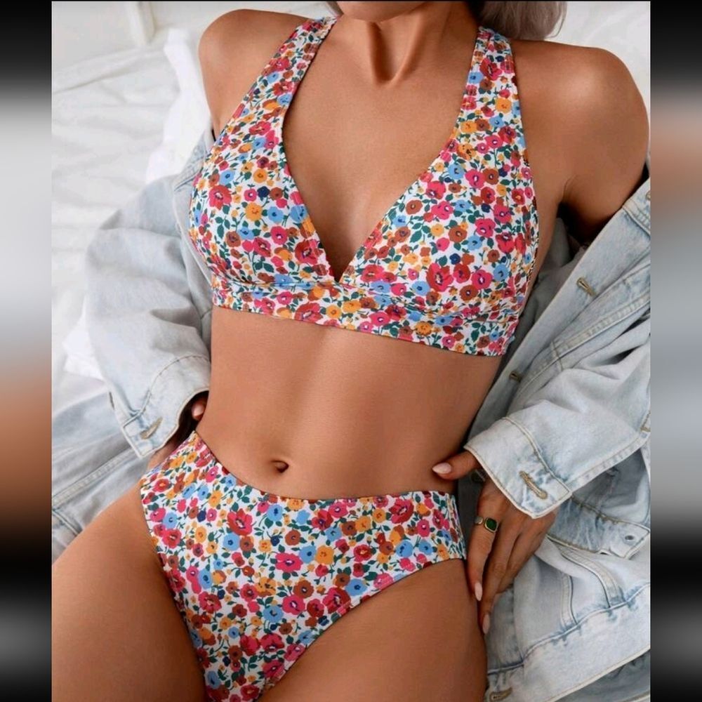 Womens Casual Beach & Swim Floral Ditsy Flower Halter Tie Back High Waist Bikini